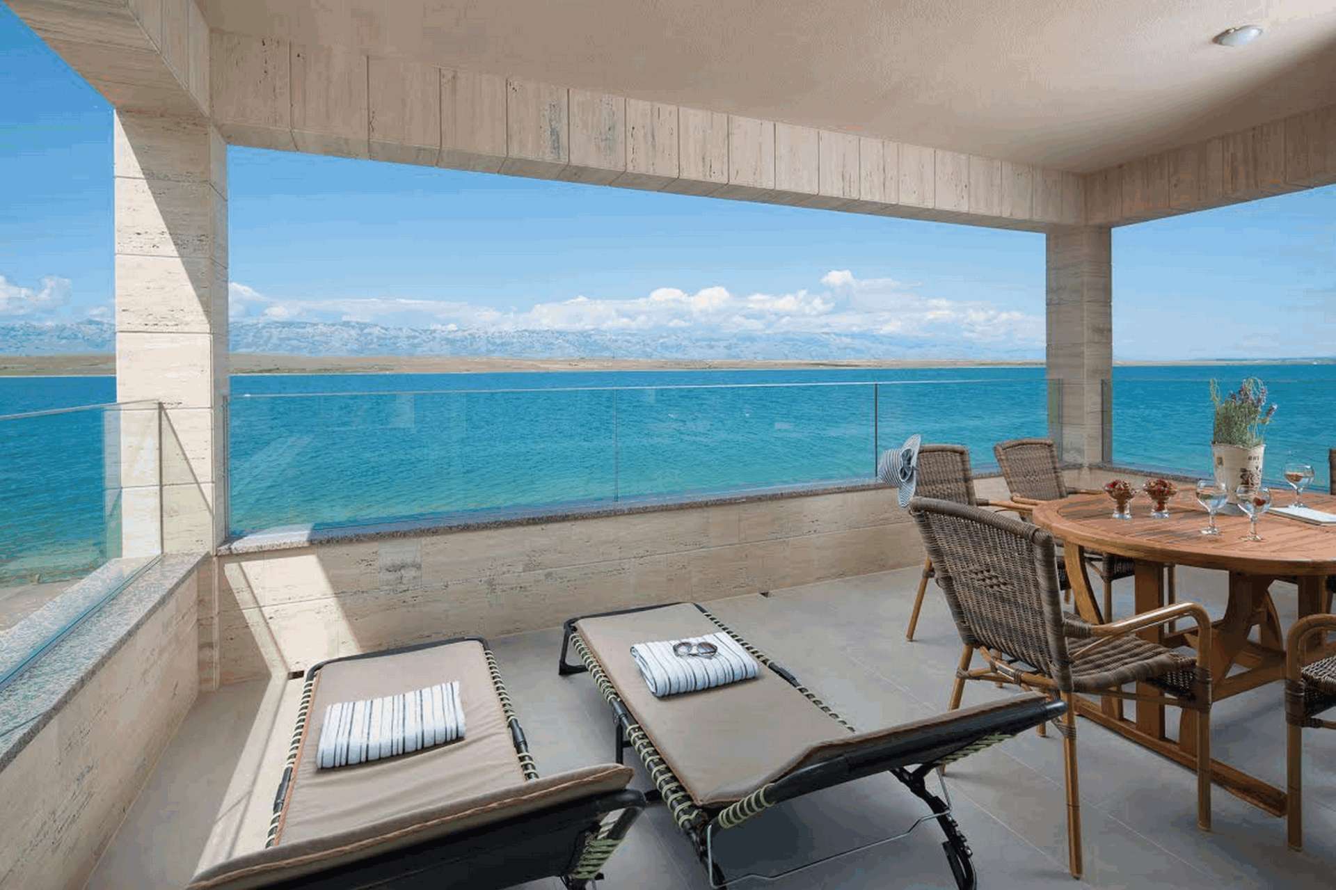 Apartment Vista Royal 2