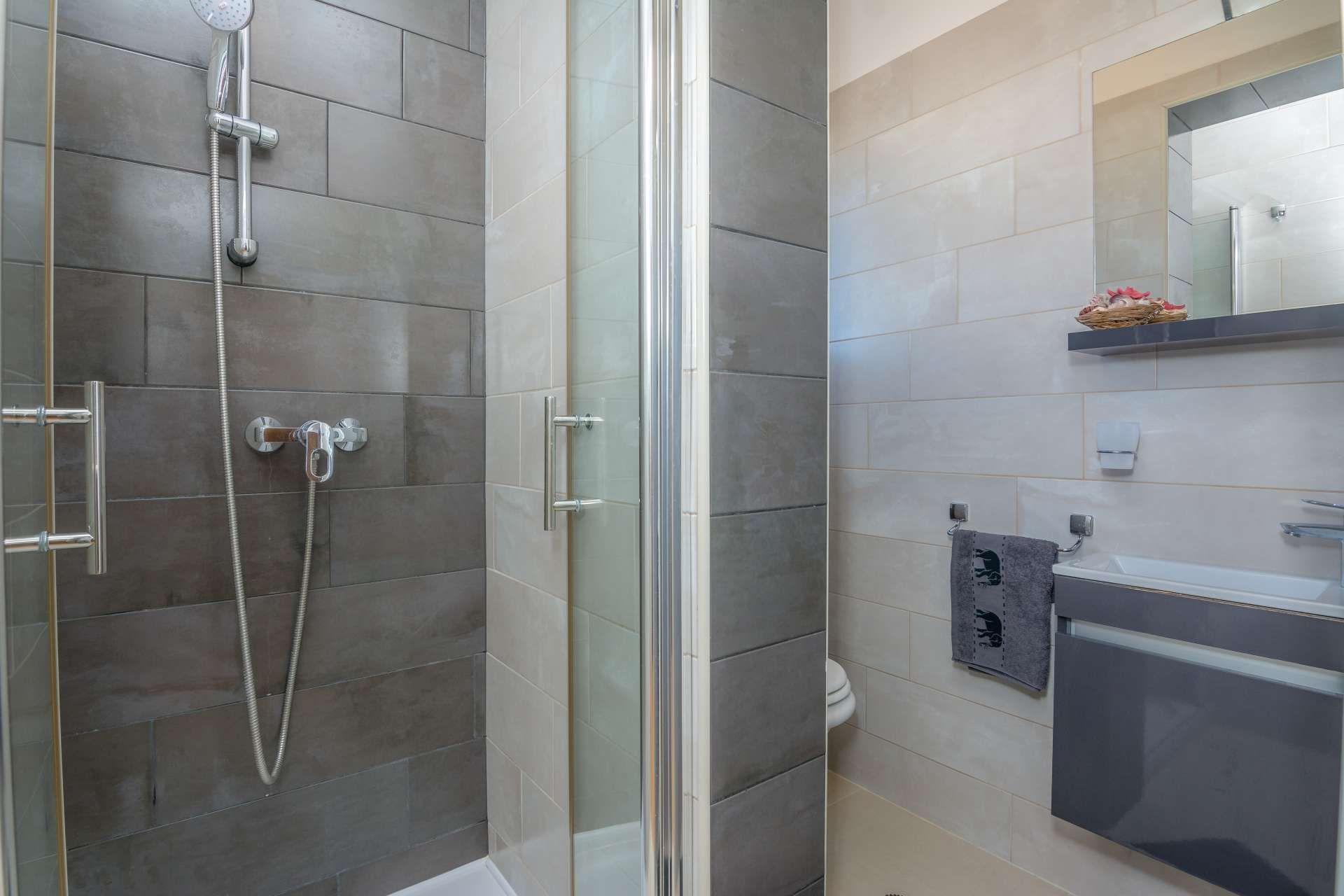 Apartment Radovic Nives